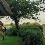 Idyllic Thatched On The Ridge Between Sea Areas Dom wakacyjny Ebbelokke