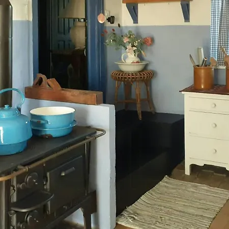 Idyllic Thatched On The Ridge Between Sea Areas Σπίτι διακοπών