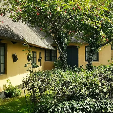 Idyllic Thatched On The Ridge Between Sea Areas Casa vacanze *